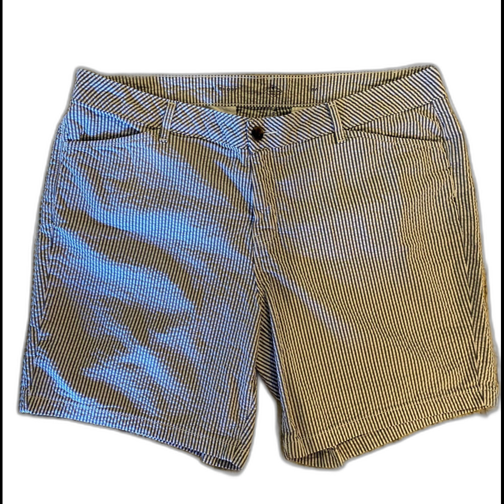 St John’s Bay Shorts Size 18W Seersucker Blue  White Women’s Modest